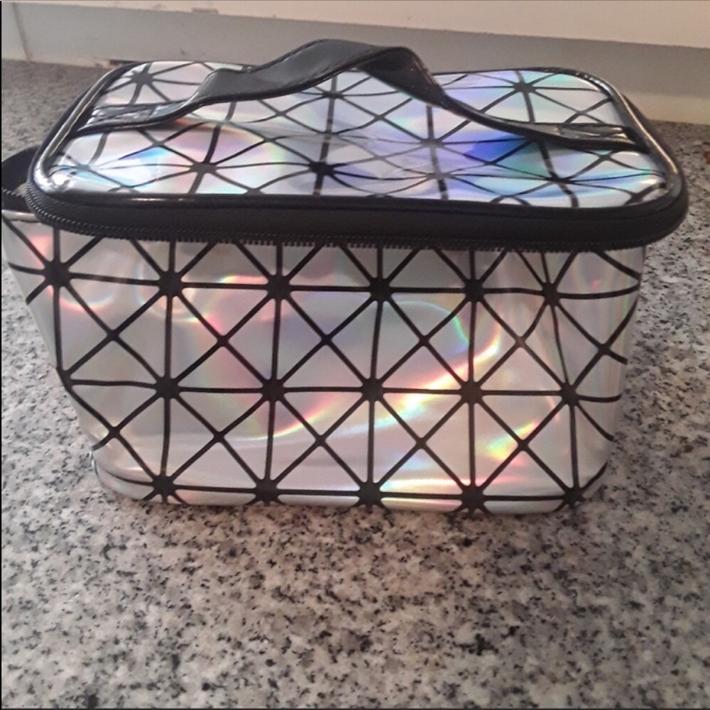 Geo Design Silver Holographic Cosmetics Bag new - Picture 2 of 5